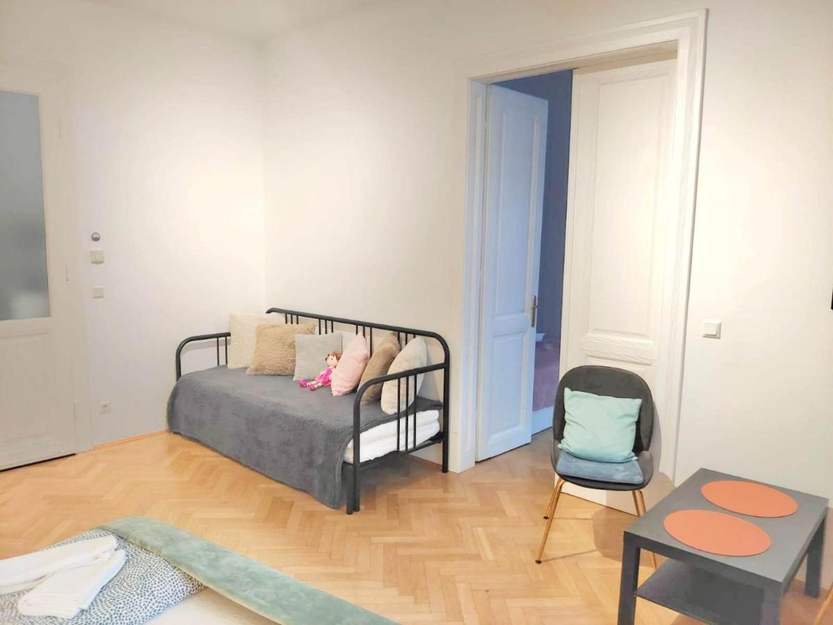 Central Mariahilfer Apartment 4 Min To The City Shopping Center And Schoenbrunn Palace Vídeň Exteriér fotografie